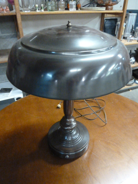 lot 39 image: VERY HARD TO FIND ATOMIC STYLE VINTAGE DESKBANKERS LAMP