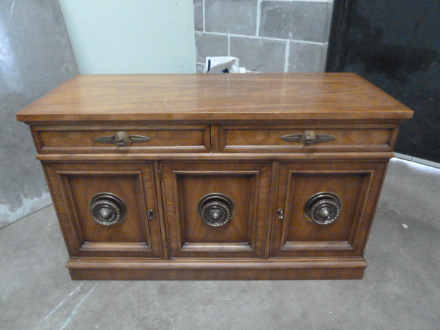 lot 32 image: VERY NICE SOLID WOOD SIDEBOARD