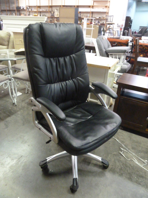 lot 27 image: SERTA BRAND OFFICE CHAIR...see pics for conditions