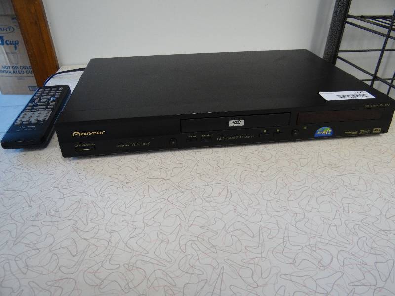 lot 2877 image: Pioneer DV-440 DVD Player Unit w Remote