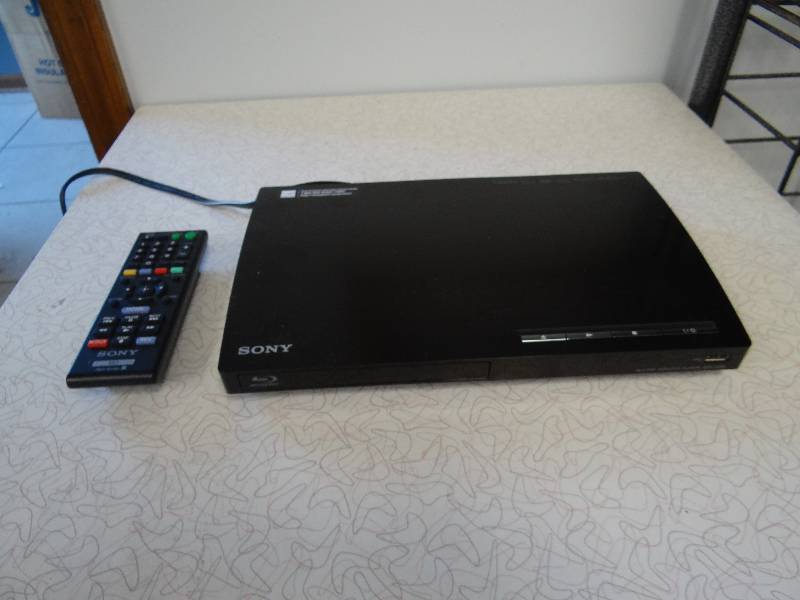 lot 2878 image: Sony Blue RayDVD Player w Remote