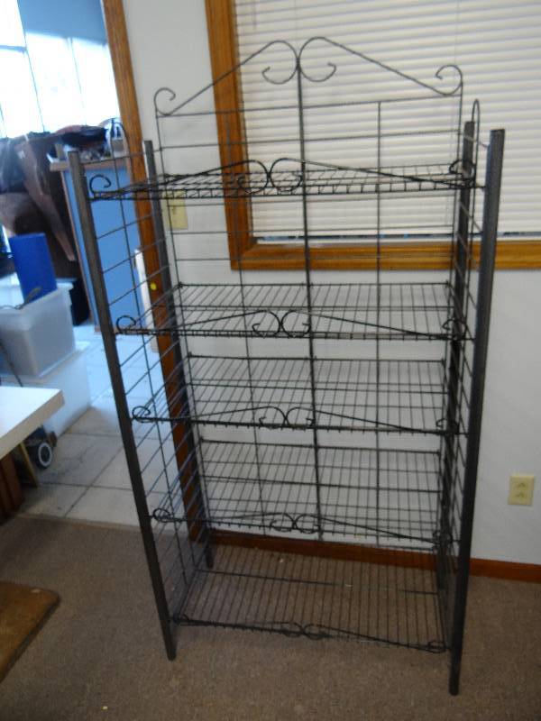 lot 2885 image: 5 Tier Metal Wire Decorative Storage Rack