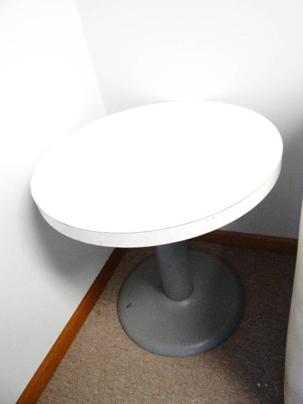 lot 2886 image: White Laminated top Single Metal Base 24 Round Table