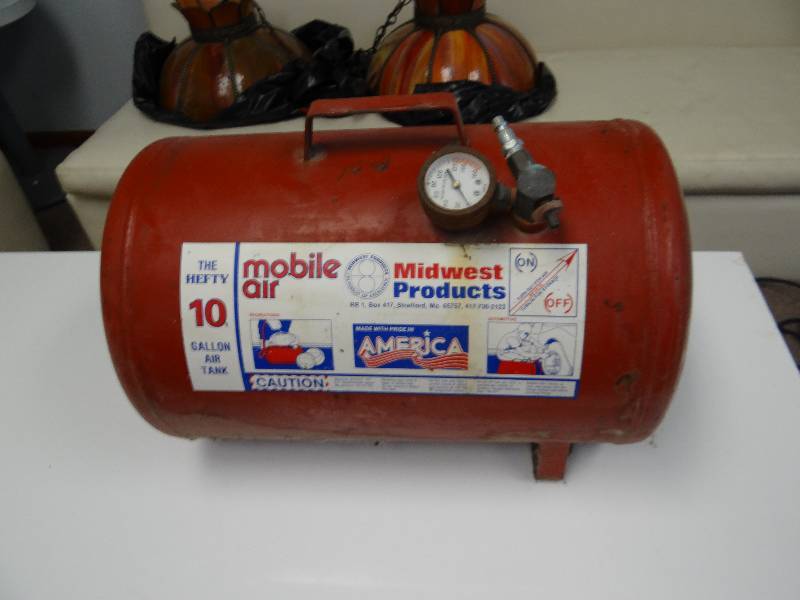lot 2907 image: The Hefty 10 Gallon Portable Air Tank