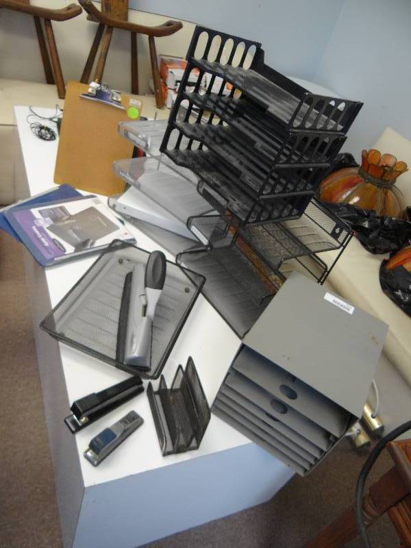 lot 2912 image: Large Assorted Lot of office Supplies