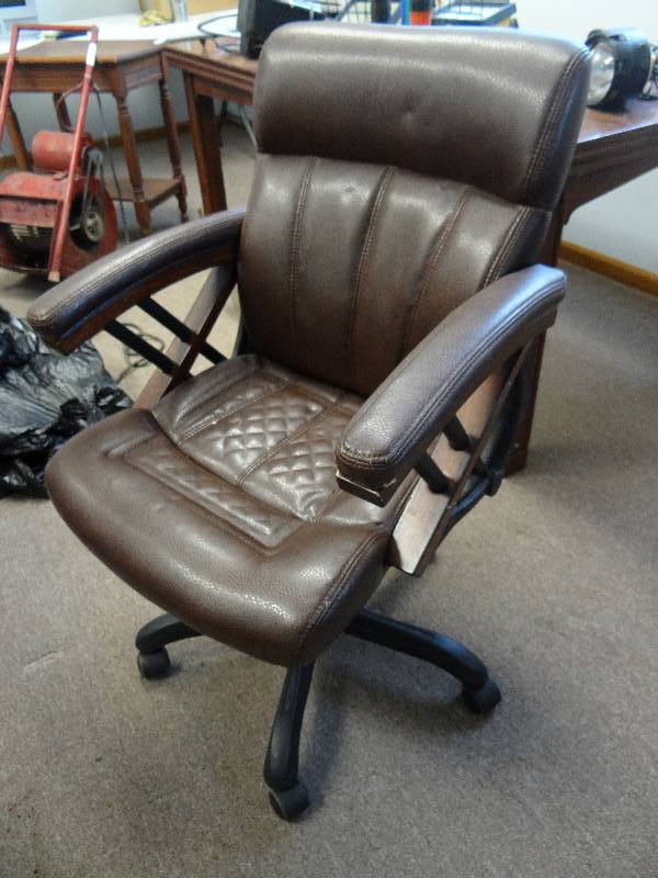 lot 2925 image: Brown Leather Office Chair on Casters