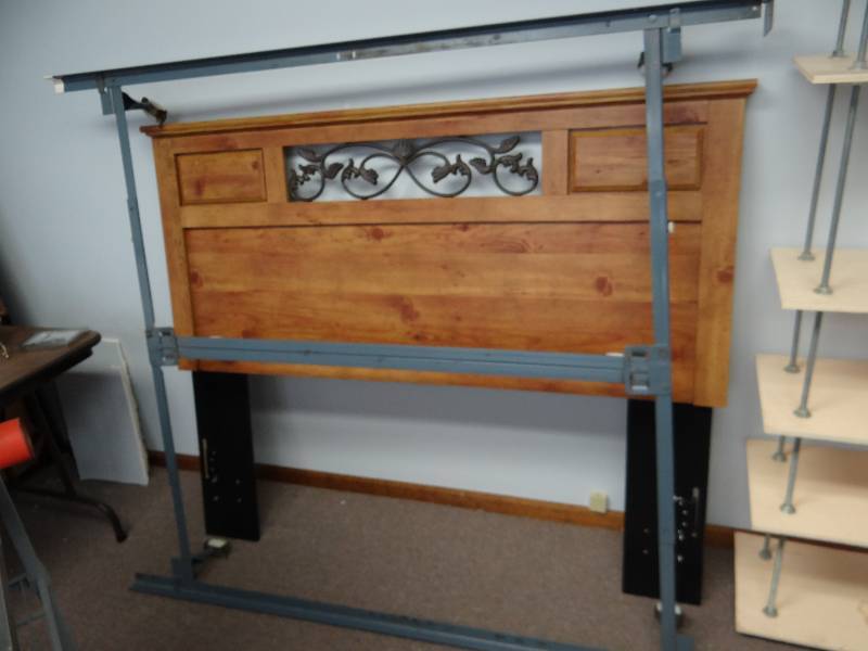 lot 2934 image: Light Wood Queen Size Head Board w Frame Unit