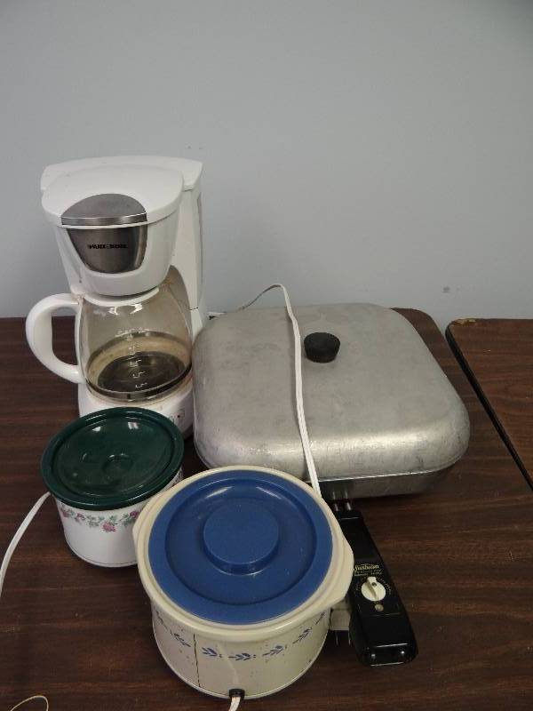 lot 2942 image: Black&Decker 12 Cup Coffee Maker w Sunbeam Controlled Heat Counter-top Aluminum Fry pan  w (2) Countertop Little Dipper Crock Pot Warmers