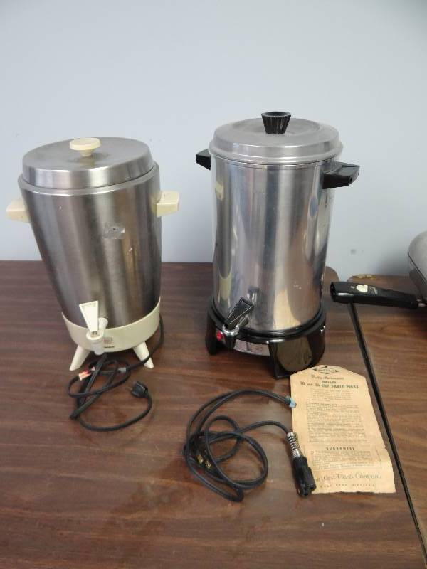 lot 2943 image: (2) Electric Counter top West Bend and Coffee Percolators