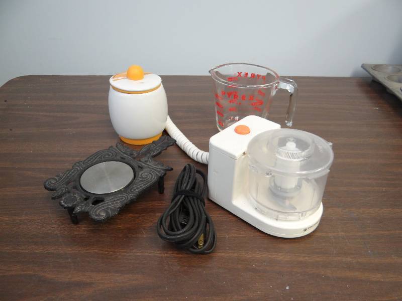 lot 2952 image: Assorted lot Black& Decker Mini Food Chopper w Glass Egg Cooker And Williamsburg  Food Warmer