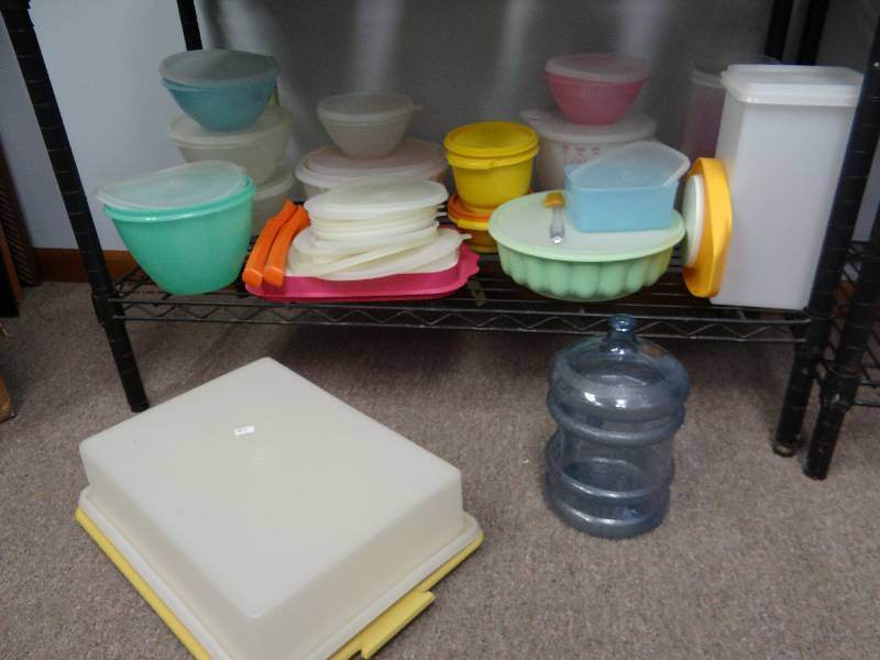 lot 2966 image: Large Assorted Shelf Lot of Tupperware