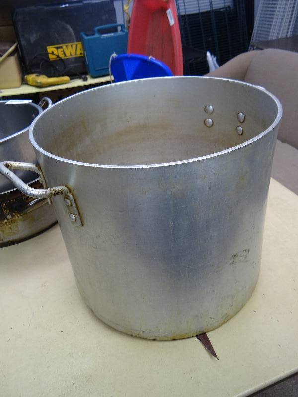 lot 2975 image: All Aluminum 32qt Cooking Stock Pot