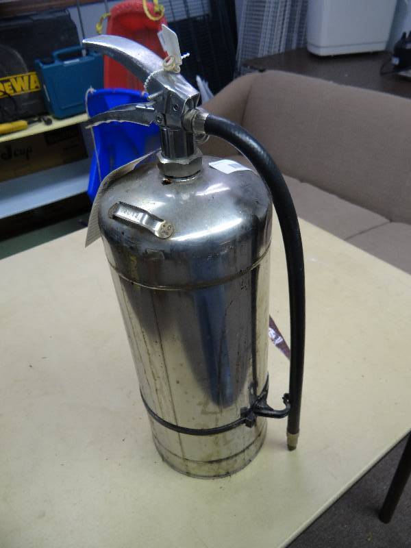 lot 2976 image: Class K Wet Chemical Charged Fire Extinguisher
