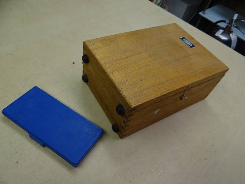lot 2984 image: Tasco Deluxe Microscope Kit w Case and Dissecting Kit