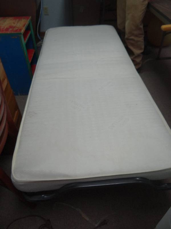 lot 2989 image: Collapsible Twin Size Metal Frame And Mattress on Casters