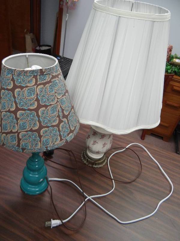 lot 2524 image: (2) Decorative Table Top Vintage Lamps