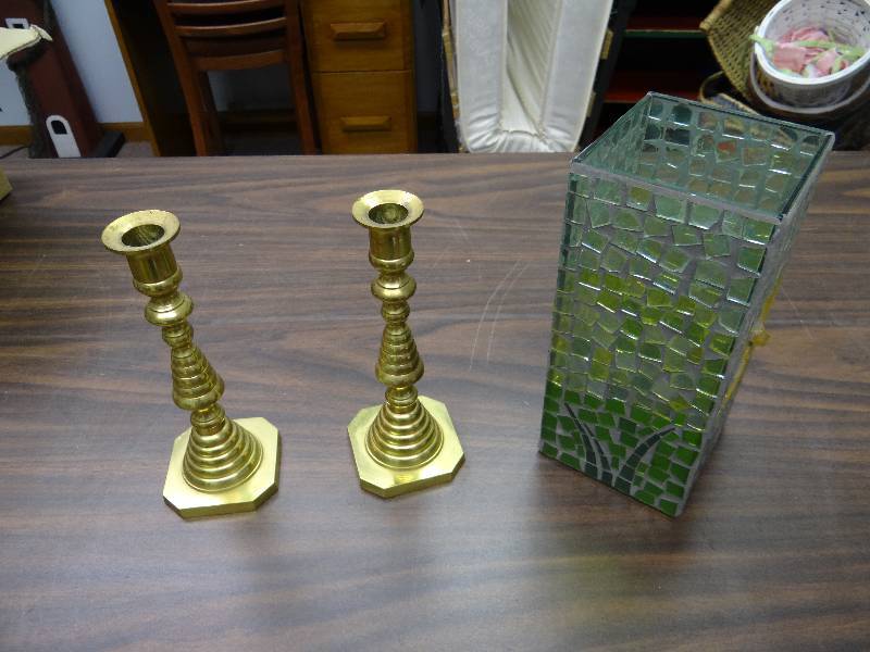 lot 2528 image: Assorted Table top Decorative Candle Holders