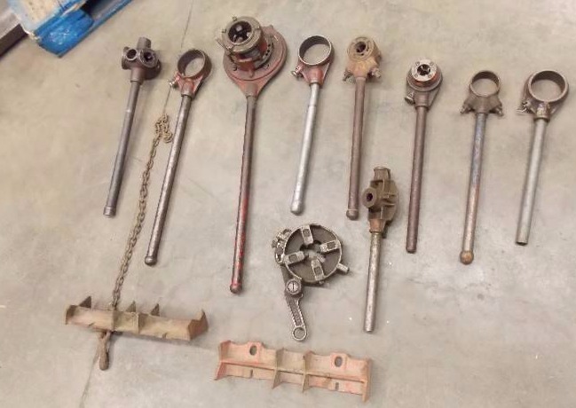 lot 1347 image: Lot Of Pipe Threaders