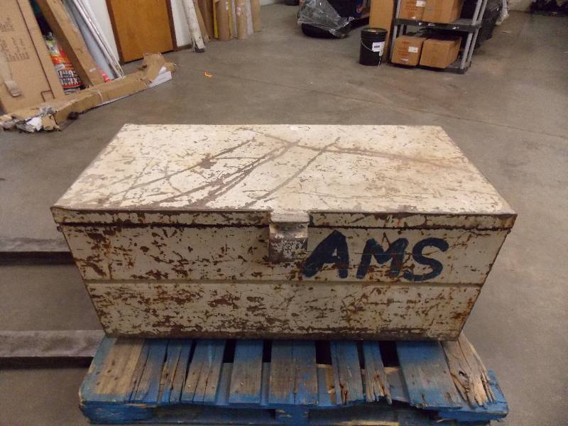 lot 1404 image: White Job Box