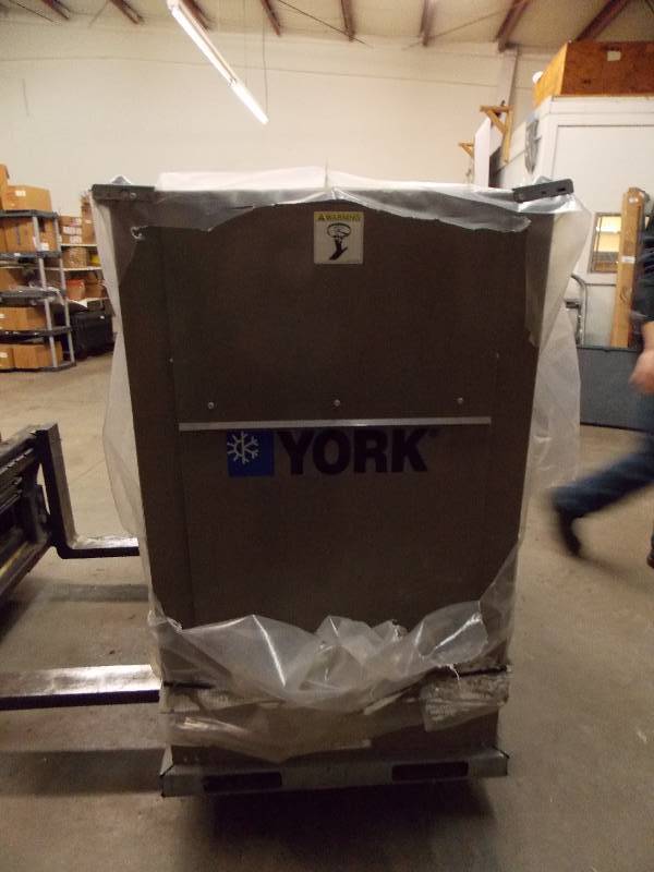 lot 1405 image: NEWYork Condensing Unit 12 12 Ton Split