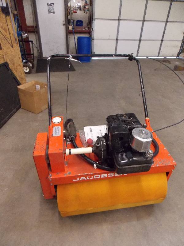 lot 1422 image: JACOBSEN TEXTRON MOTOMOP