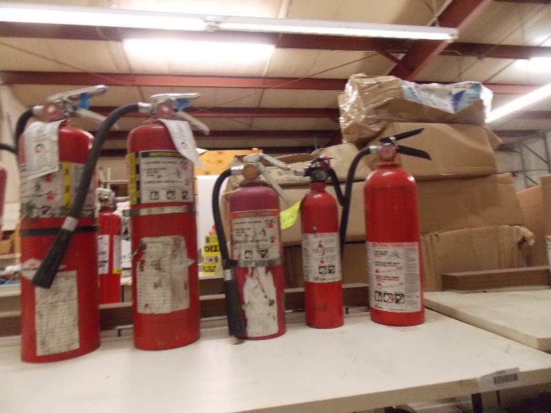 lot 1424 image: Lot of 5 Fire Extinguishers