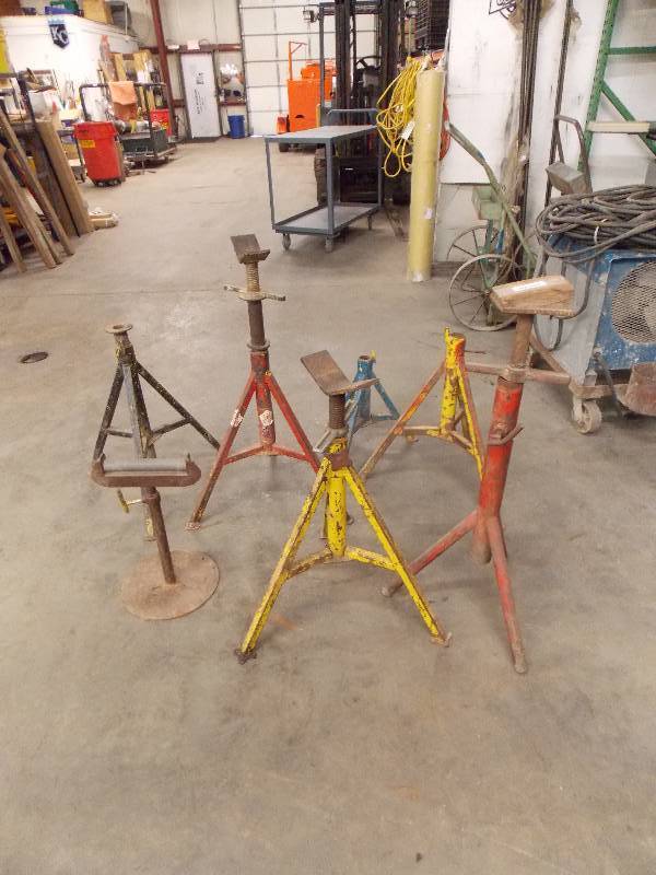 lot 111 image: Material Handling Stands