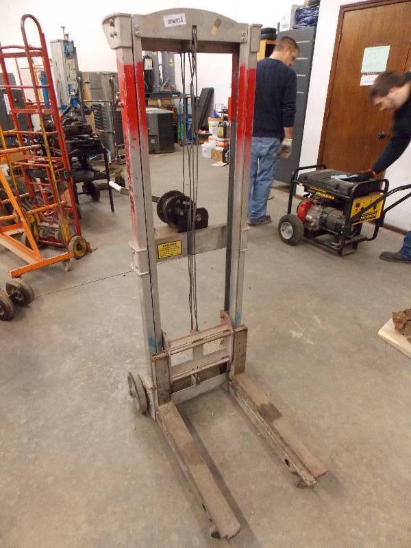 lot 116 image: Genie Lift