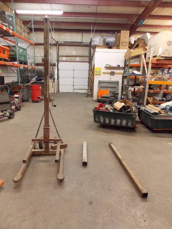 lot 107 image: Vermitt Material 512 Lift