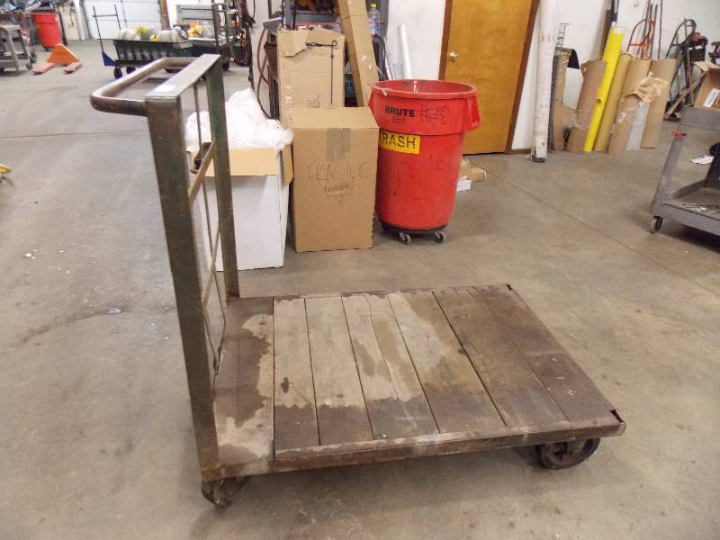 lot 162 image: Flat Rolling Cart