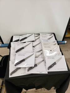 lot 5424 image: lot of NIP steak knives