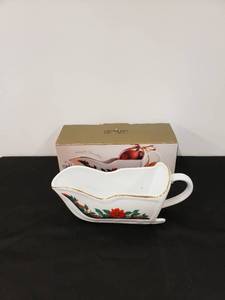 lot 5460 image: sled gravy boat wbox
