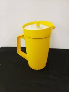 lot 5539 image: Tupperware pitcger
