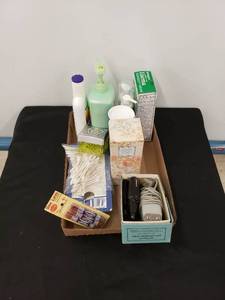 lot 5541 image: lot of bathroom items