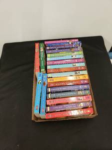 lot 5586 image: lot of Love Inspired novels