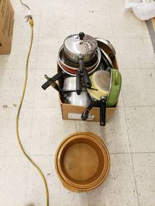 lot 5590 image: lot of potspanskitchenware