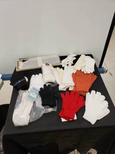 lot 5599 image: lot of gloves