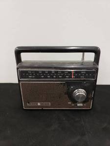 lot 5600 image: GE radio