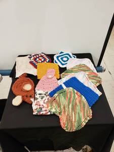 lot 5607 image: lot of crocheted hot pads