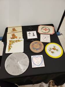 lot 5608 image: lot of retro hot pads