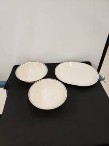 lot 5615 image: corelle platter2- serving bowls