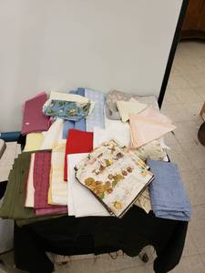 lot 5628 image: lot of table clothesscarvesnapkins