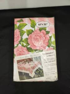 lot 5631 image: Pink rose tablecloth factory sealed