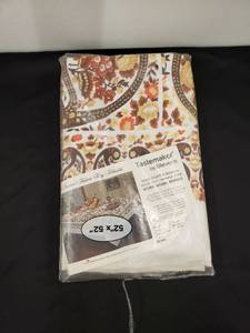 lot 5632 image: Paisley tablecloth NIP