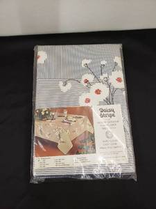 lot 5634 image: daisy stripe tablecloth factory sealed