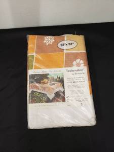 lot 5635 image: tablecloth wflowers factory sealed