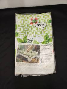 lot 5636 image: tablecloth wstrawberries factory sealed