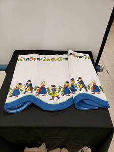lot 5641 image: valance curtain from Aruba size unknown