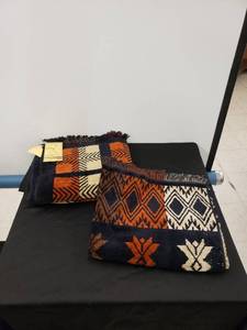 lot 5643 image: pair bath towels wtags