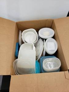 lot 5651 image: lot of storage containers